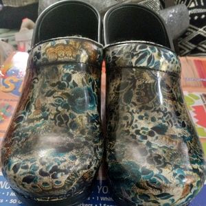 Womens Dansko Size 36 Clogs